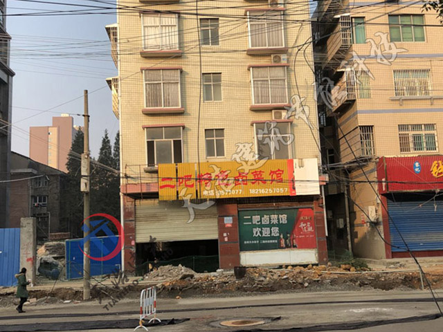 湖南澧县房屋向南倾斜28公分、向西切斜17公分纠偏工程（纠偏前）